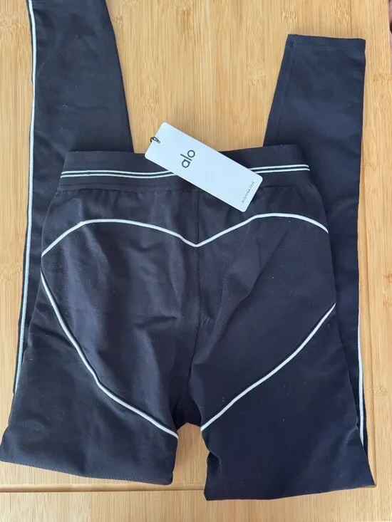 Alo Yoga Airbrush High-Waist Heart Throb FULL LENGTH Legging Black/White Size M - Picture 3 of 5